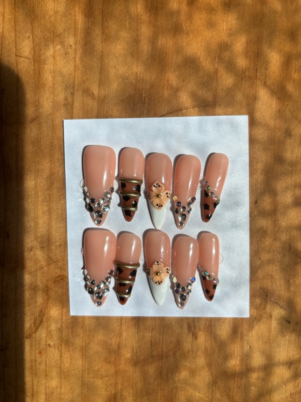 Press-On Nail Set 🤎✨🖤